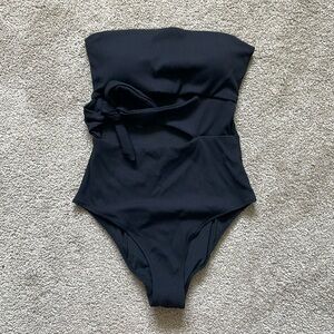 Aerie strapless with cutouts M